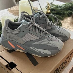 Yeezy Boost 700